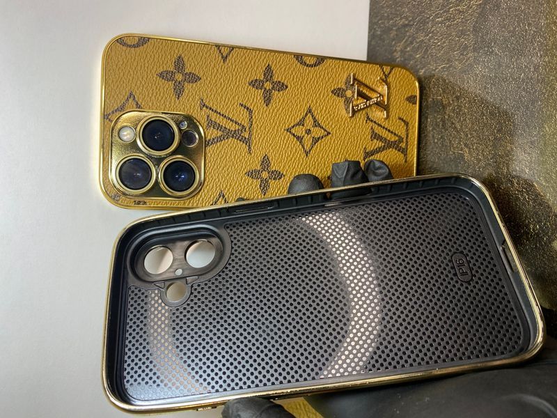Брендовий чохол з захисним склом для лінз на iPhone 16  9855 фото