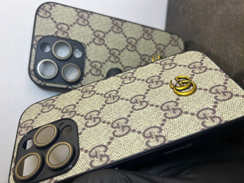 Дизайнерський чохол із металевим логотипом для iPhone 16 Pro  , у стилі GG , бежевий 9925 фото