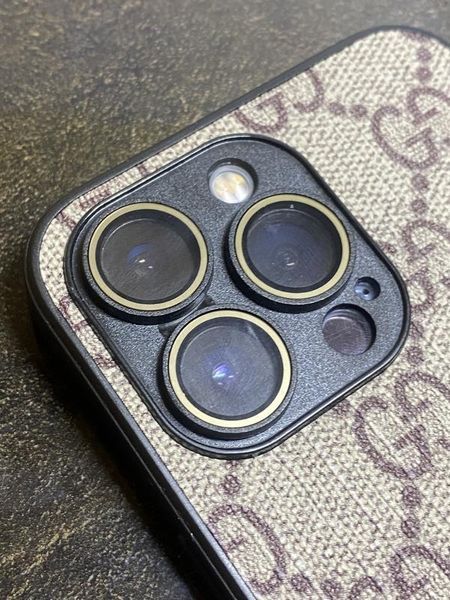 Дизайнерський чохол із металевим логотипом для iPhone 15 Pro Max , у стилі GG , бежевий 9915 фото