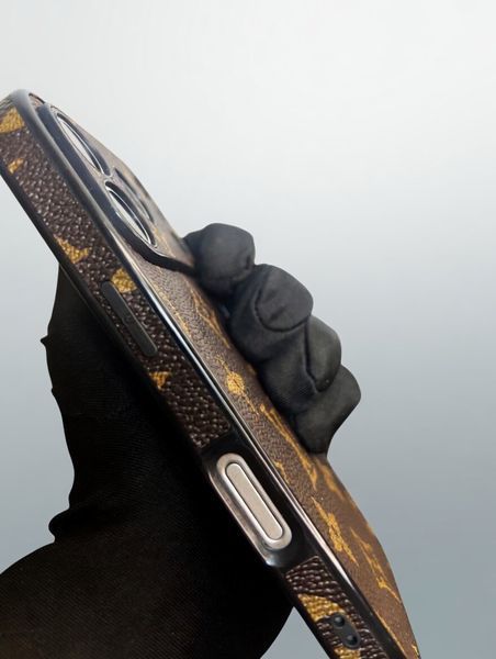 Брендовий чохол  для iPhone 17 Pro  з підтримкою MagSafe + Мікрофібра 9675 фото