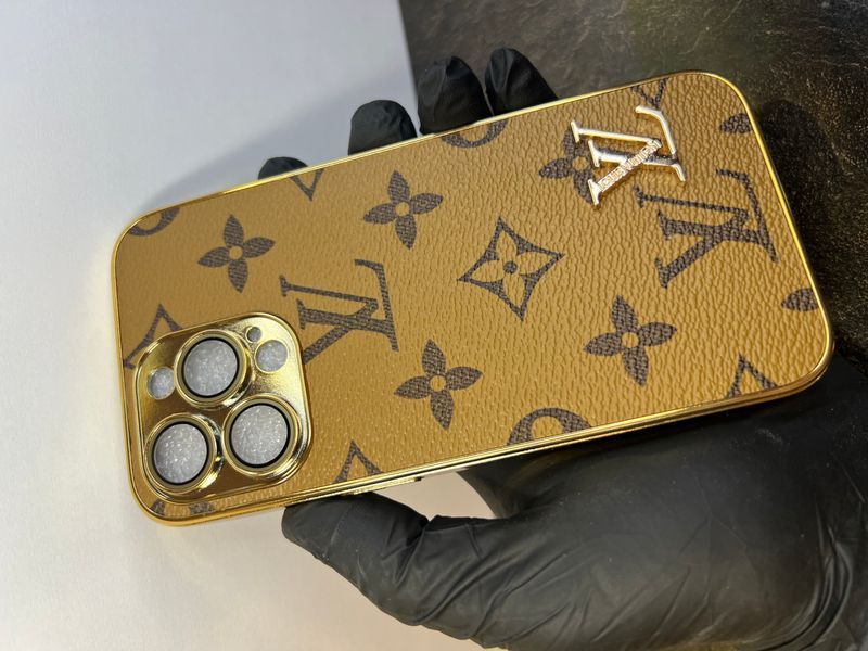 Брендовий чохол з захисним склом для лінз на iPhone 16 Pro  9860 фото